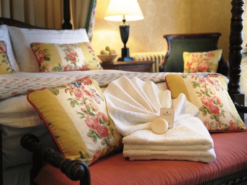 The Bear Hotel ดิไวเซส ภายนอก รูปภาพ