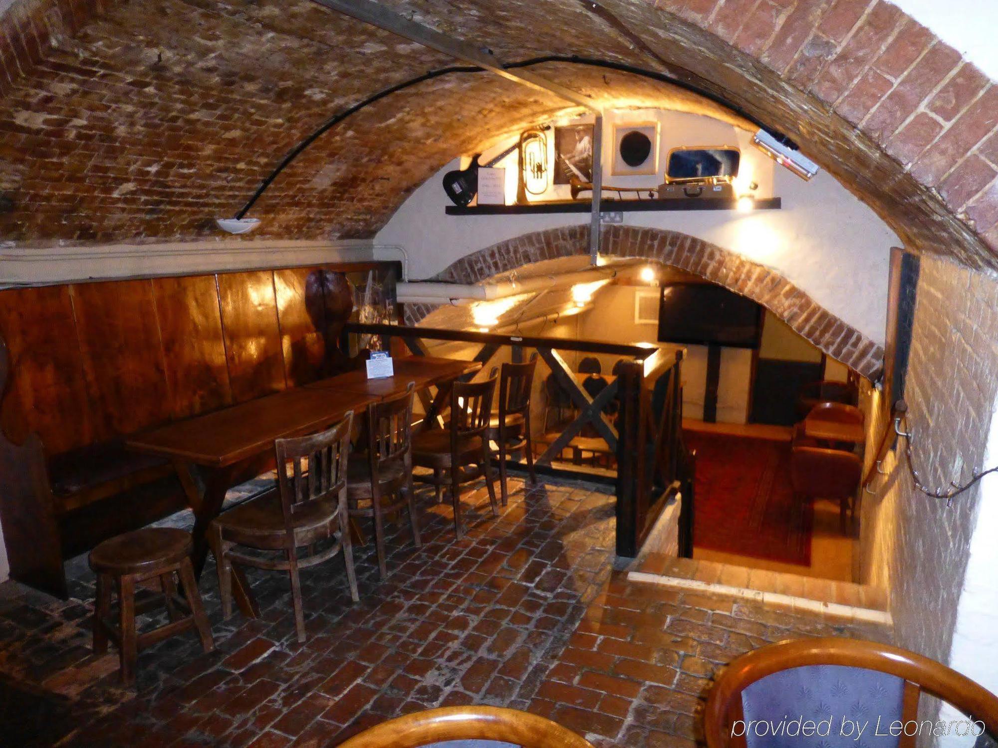 The Bear Hotel ดิไวเซส ภายนอก รูปภาพ