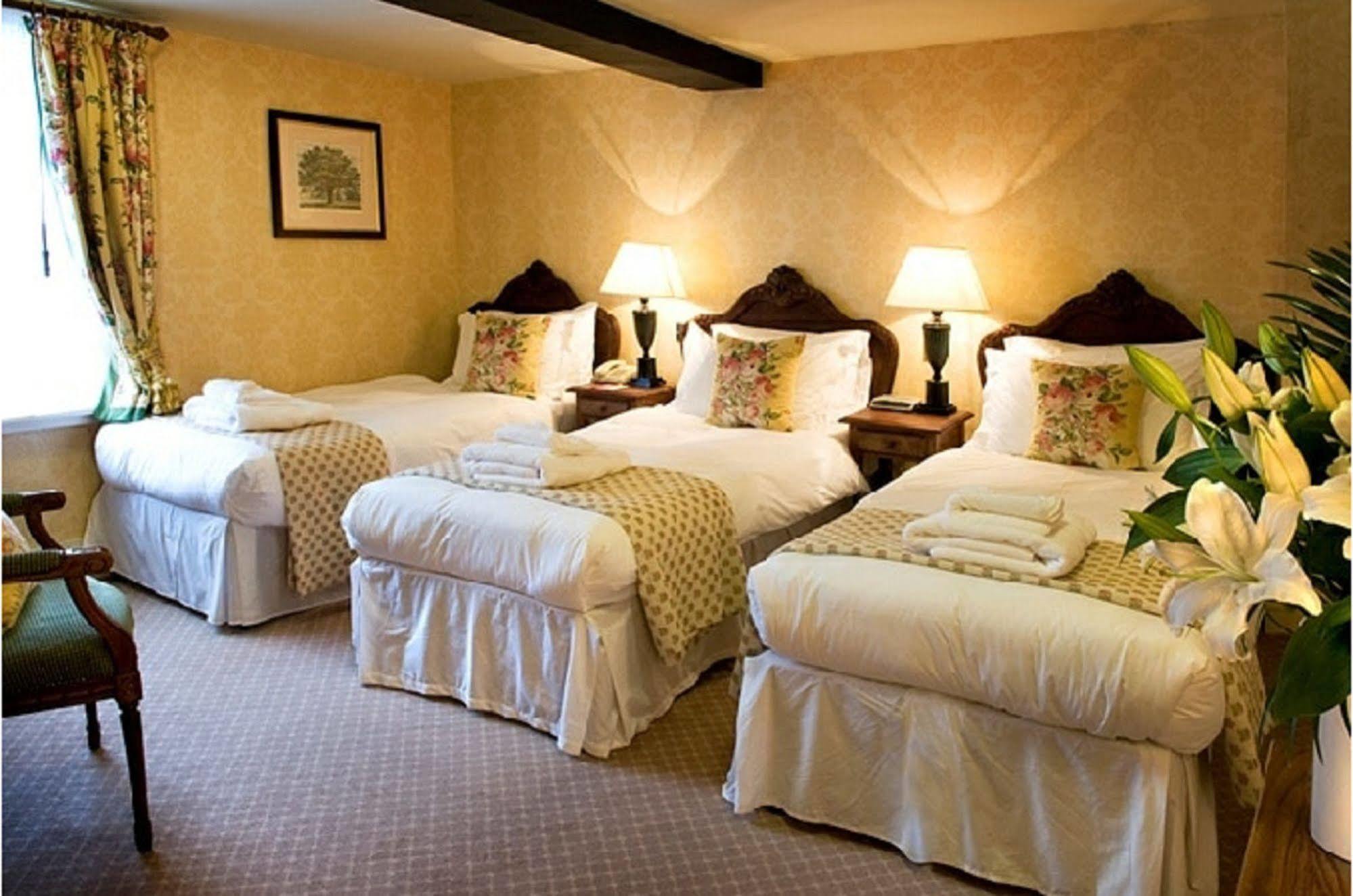 The Bear Hotel ดิไวเซส ภายนอก รูปภาพ