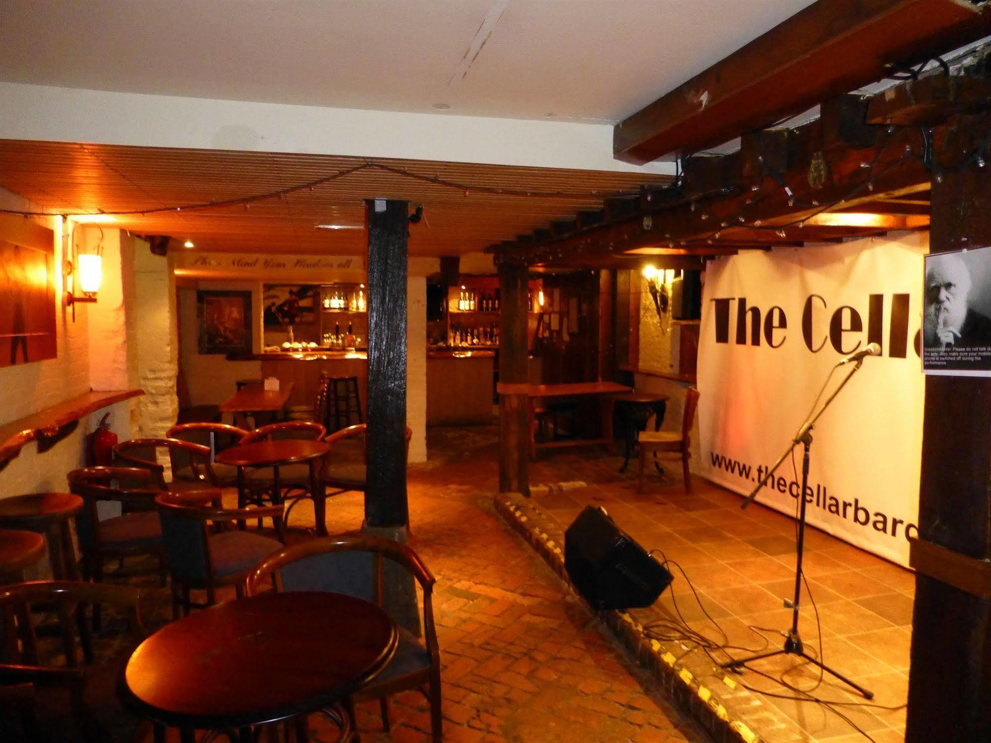 The Bear Hotel ดิไวเซส ภายนอก รูปภาพ